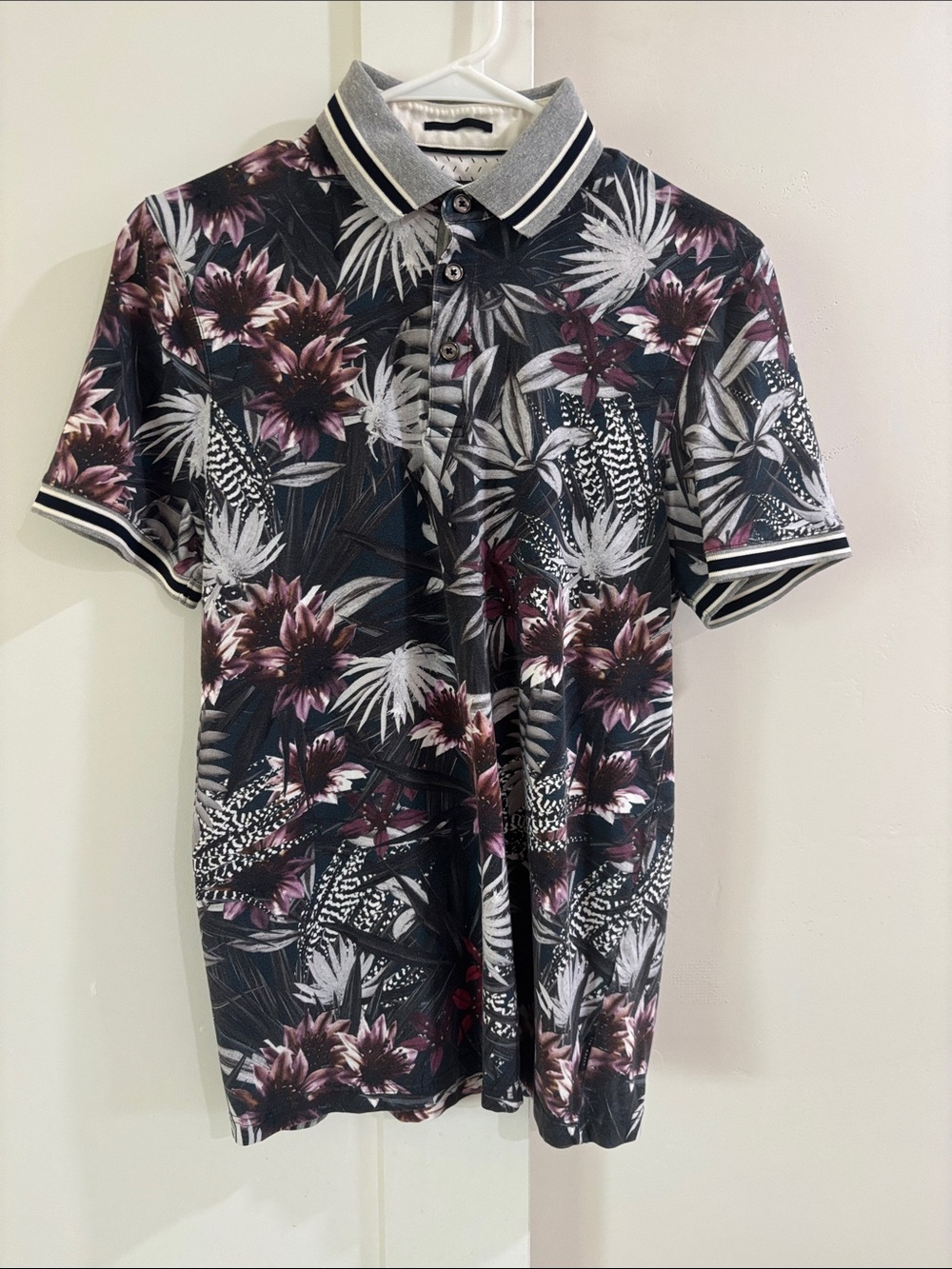 Ted Baker Floral Polo Shirt in Dark Gray. Men's M. Like new condition. Sharp!